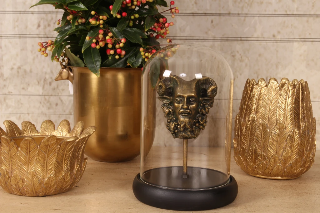 Bacchus-beeldje met glazen stolp - goud - 23 cm - kunsthars