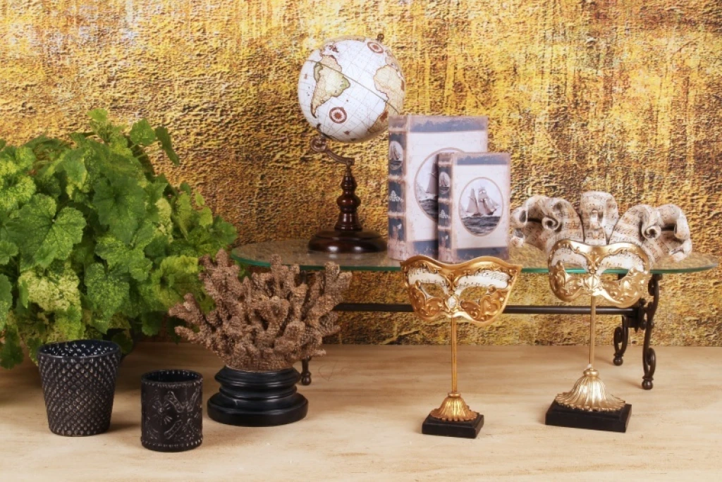 Decoratiemasker op voet - goud - 28 cm - kunsthars