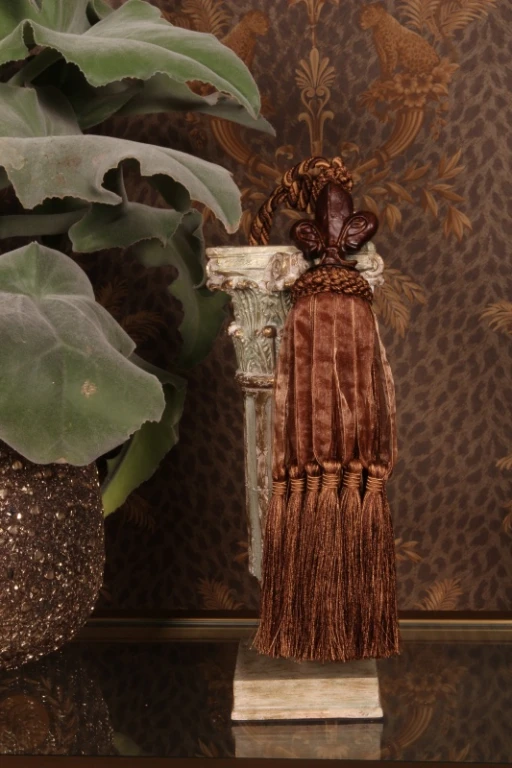 Gordijnkwast Fleur de Lis - 70 cm - bruin - stof