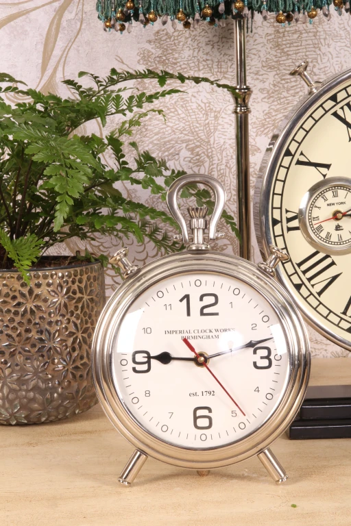 Tafelklok - zilver - aluminium - 28 cm - 1 stuk